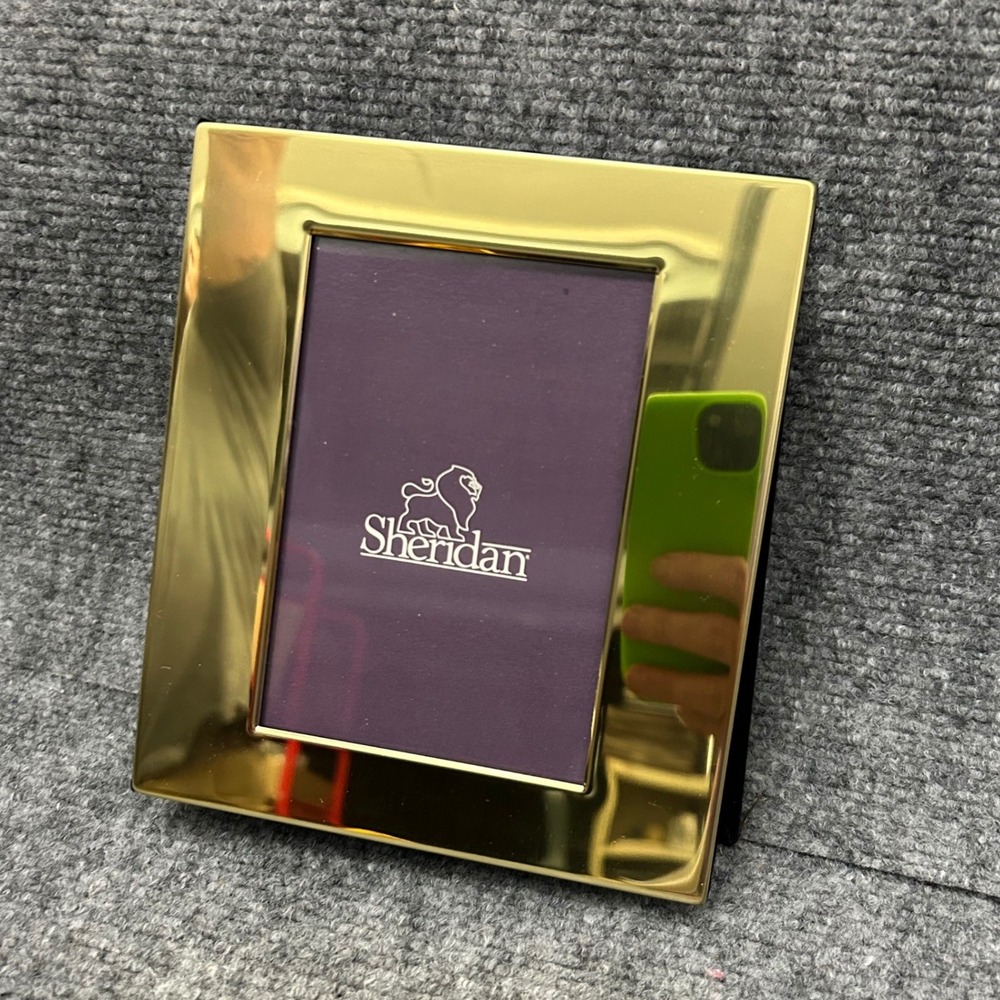 Sheridan Brass Gold Tone 4x6 Photo Album Velvet Bound Picture Frame Front 54401